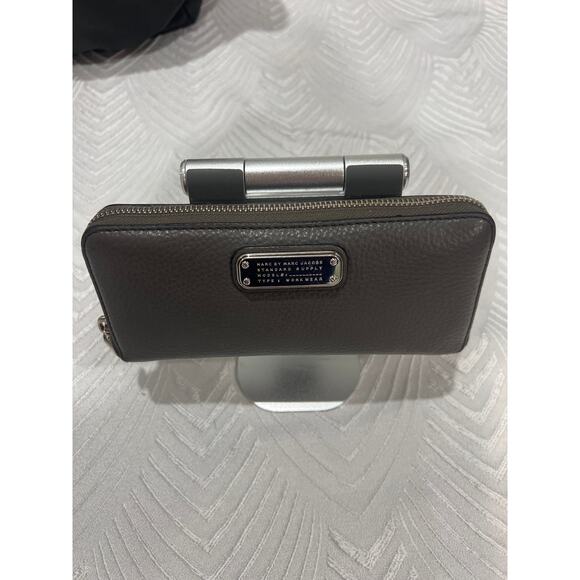 Marc Jacobs Large Black Leather Tote + Zip Wallet Bundle | Excellent Condition - Picture 4 of 15